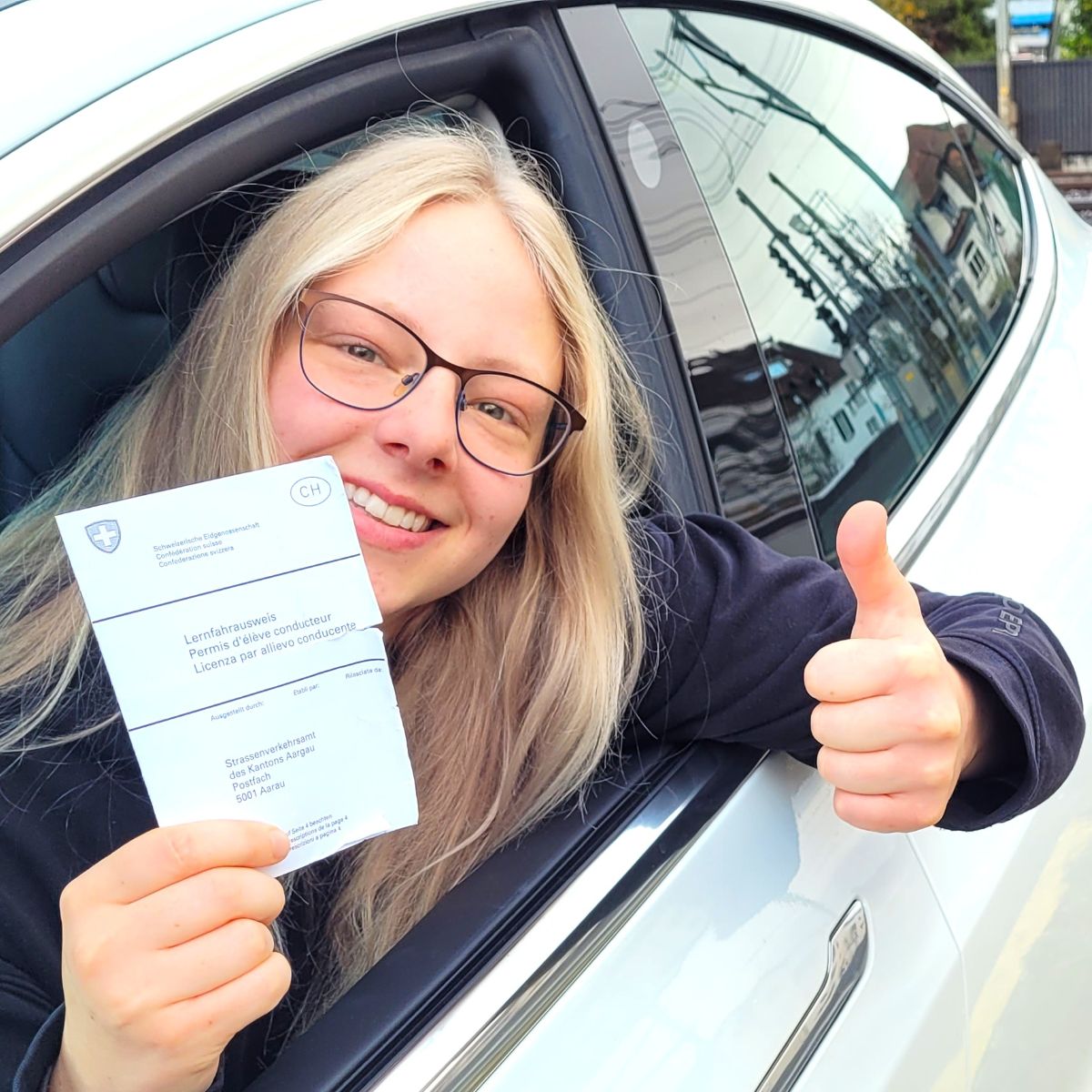Fahrlehrer Sam erteilt eine individuelle Fahrstunde bei der Winis Fahrschule Dietikon