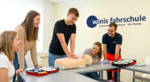 Nothelferkurs Dietikon Erste-Hilfe-Kurs mit praktischen Übungen für lebensrettende Sofortmassnahmen und Nothelferausweis.